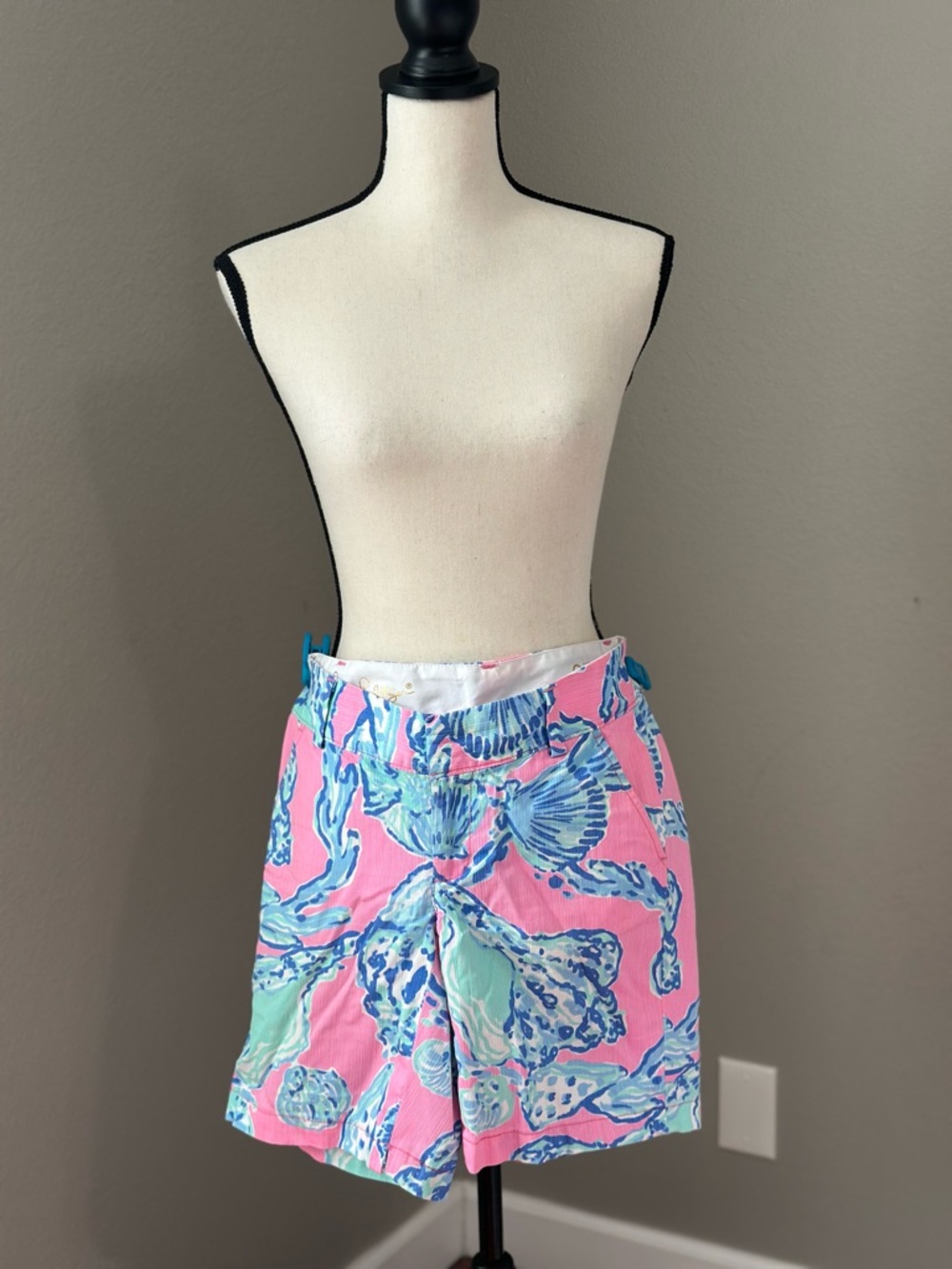 Lilly Pulitzer “The Chipper Short” in the Pink Pout Barefoot Princess print